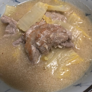 白菜と豚肉の胡麻味噌スープ